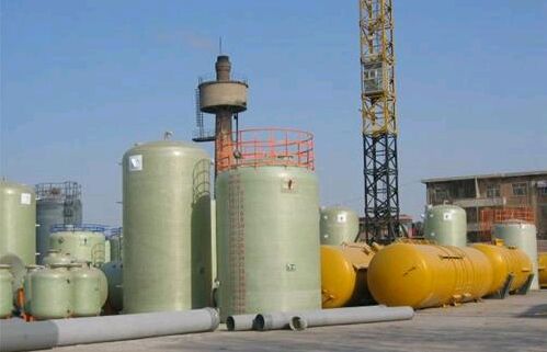 玻璃鋼鹽酸罐安裝現場